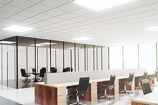 LED paneelit toimistossa
